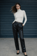 Yüksek Bel Siyah Deri Görünümlü Pantolon - Görsel 2