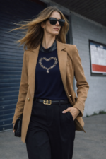 Taş İşlemeli Kalp Detaylı Lacivert Triko Bluz - Görsel 3