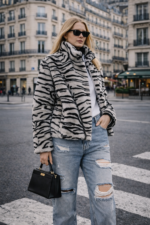 Açık Mavi Yırtık Detaylı Mom Jean - Görsel 3